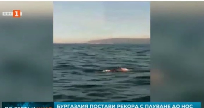 БНТВсеки момент се очаква да завърши първото преплуване на целия