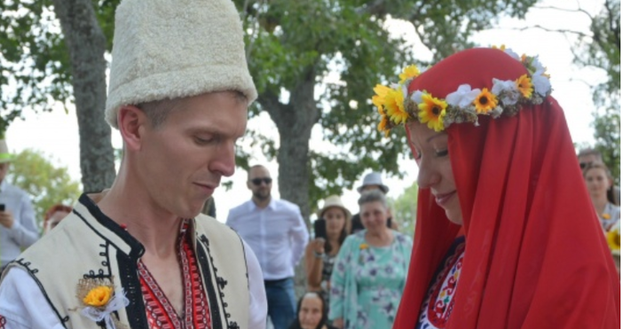 Снимки: БулфотоБългарка и англичанин сключиха брак в едно от най-красивите