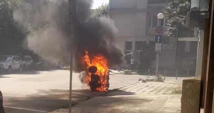 снимки Петел Мотор се подпали в центъра на Варна това видя