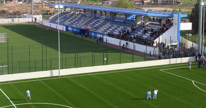 Нефтохимик и Спартак играят при 0 0 първото полувреме на мача