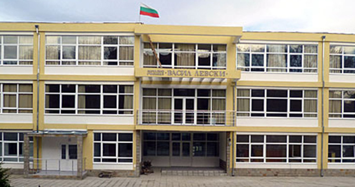 Ремонтът на сградата на НУ Васил Левски“ в Аспарухово може