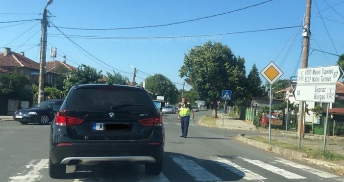 Снимка: БлицДвижението на автомобили по Южното Черноморие е блокирано. В