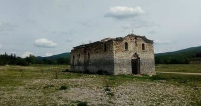 Сагата дали е православен храм потопената църква на яз Жребчево