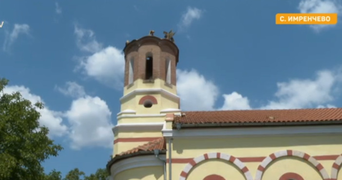Мълния удари купола на църква в преславското село Имренчево Природната