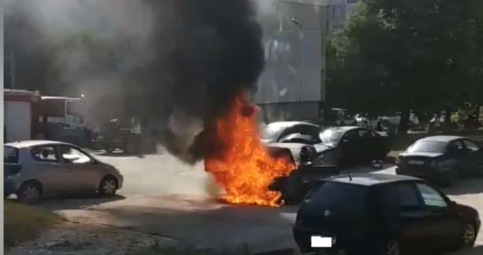 Източник и видео: Иван Иванов, Забелязано във ВарнаКола е горяла