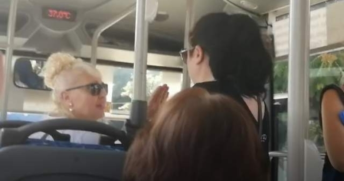 Видео: МарицаНа срамен скандал между люта контрольорка и пътничка в