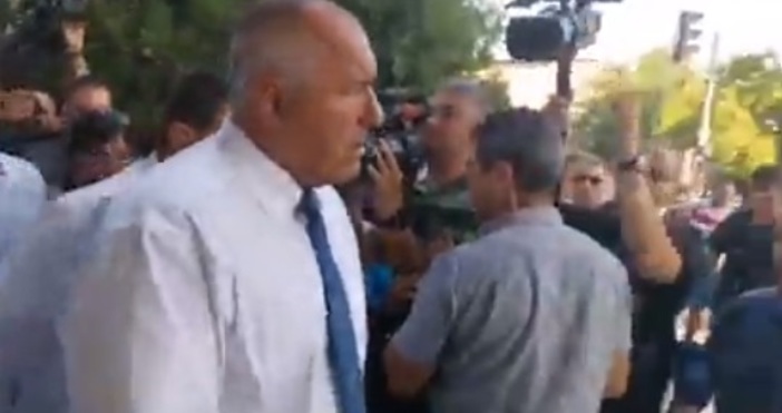 Премиерът Бойко Борисов е при протестиращите заради африканската чума по