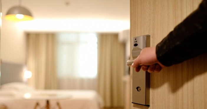 Снимка  PixabayЖена сигнализира за насекоми в хотелската си стая във Варна информира