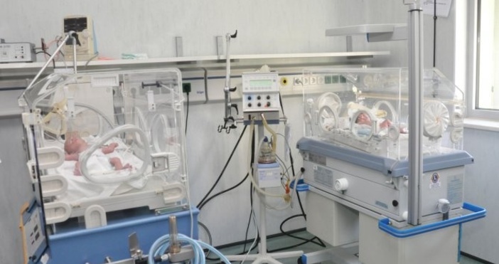 Снимка БулфотоВисокотехнологичен транспортен кувьоз получи отделението за новородени в многопрофилната