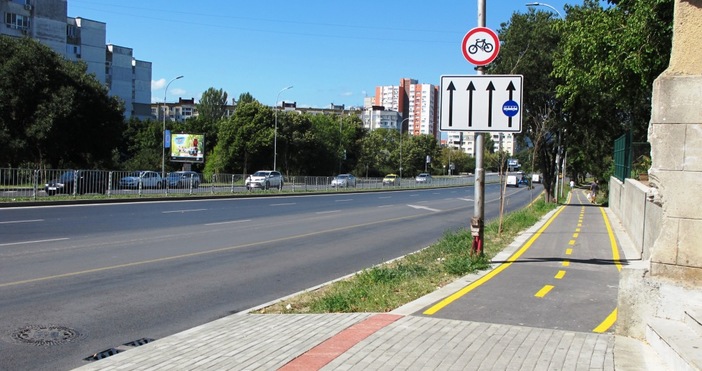 снимка  Live Varna bgСимволично откриване на ремонтираните бул Васил Левски в участъка от в