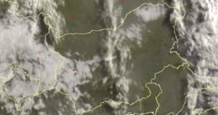 Облачен кръст се образува в небето над България навръх големия