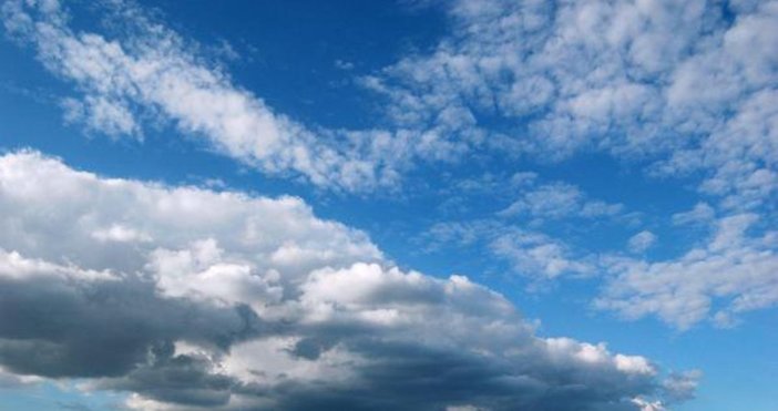 Снимка БулфотоЗахлаждането продължава и днес съобщават от НИМХ Ще бъде предимно облачно