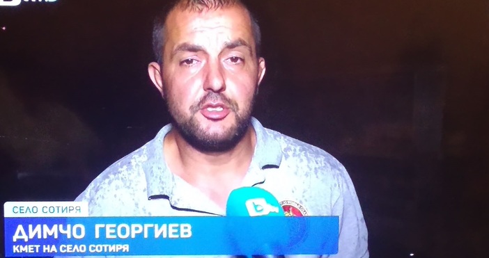 Кметът на село Сотиря Димчо Георгиев говори пред камерата на