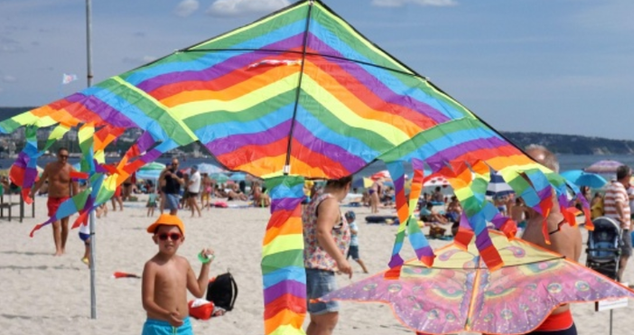 Източник и снимки БулфотоВъв Варна започна Фестивалът на хвърчилата което е едно