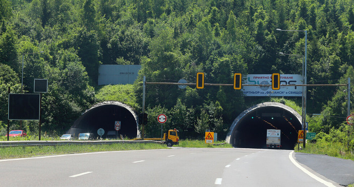 От 09 30 до 15 30 движението по автомагистрала Хемус в тунела