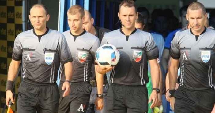 Драгомир Драганов на снимката ще ръководи утрешния мач Черно море