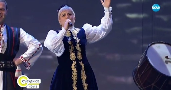 Нова твТя отпразнува 50 и си рожден денОбичаната певица Николина Чакърдъкова