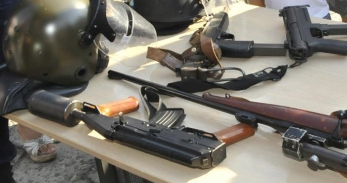 Снимка БулфотоПратка нелегално превозвано оръжие, предназначено за България, е била