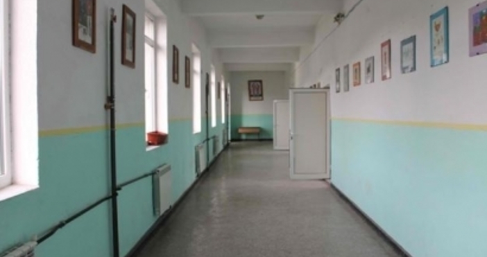 В 490 училища в страната няма без лекар дни преди