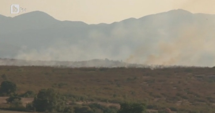 Пожарът който заплашваше първомайските села Брягово и Искра е потушен
