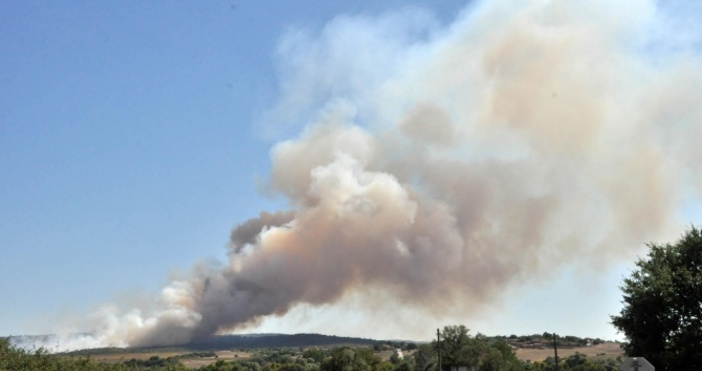 Снимка БулфотоПожар избухна край казанлъшкото село Горно Черковище съобщи БТВ Огънят е тръгнал