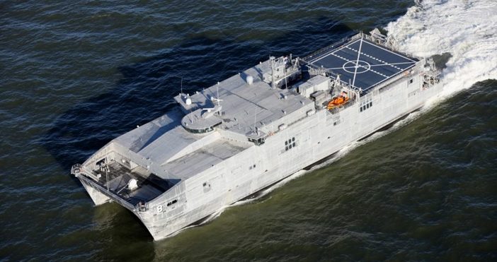 Москва Експедиционен кораб Юма от Военноморските сили на САЩ е