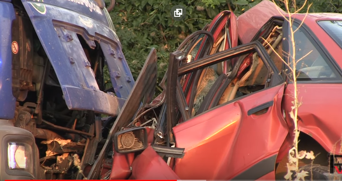 Видео Русе МедияПредлагаме ви първи кадри от катастрофата на пътя Русе
