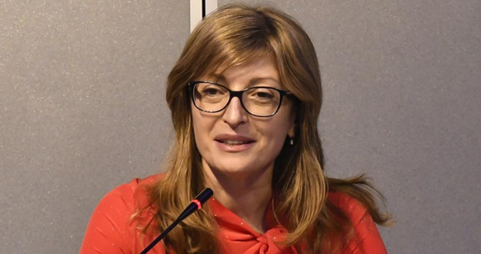 Вицепремиерът и министър на външните работи Екатерина Захариева заминава за