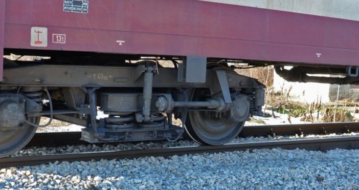 Бързият влак от Бургас за София е аварирал на гара