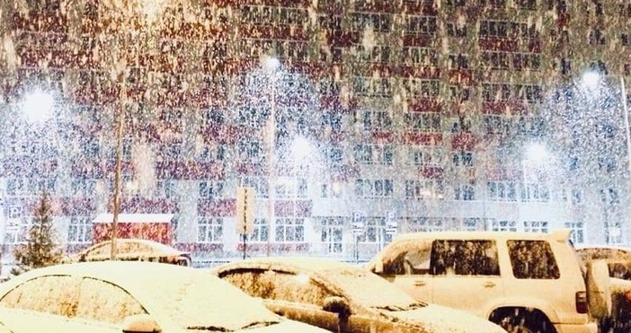 Сняг вали в Европейската част на Русия съобщи и показа