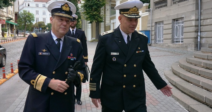 снимки БулфотоНа тридневно посещение у нас е командирът  на Военноморския