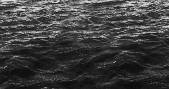 Първи острови от боклуци са забелязани да плават из Черно