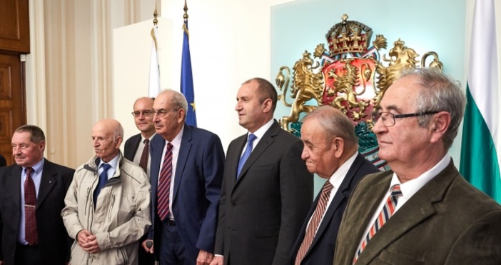 Снимка ПрезидентствоДържавният глава Румен Радев приветства днес на церемония в Гербовата зала