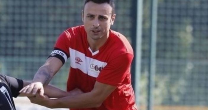Българската звезда на световния футбол Димитър Бербатов прекрати кариерата си