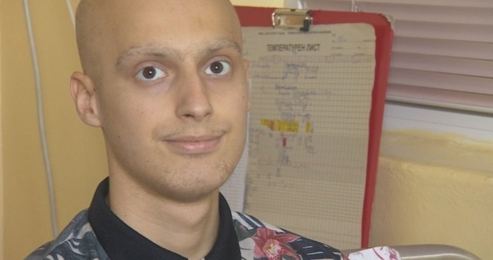 Онкоболно момче се нуждае от лекарства които обаче законът не