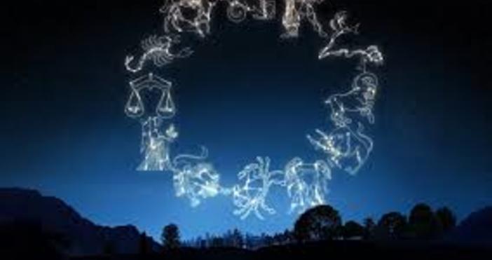 Dama bg Eсента е тук и всичко е облечено в красиви цветове и