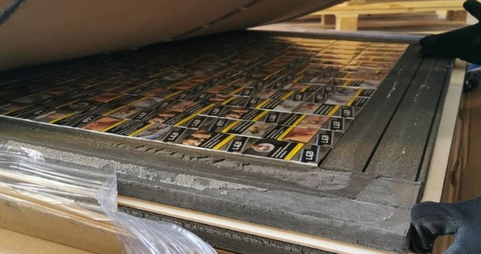 Снимка Агенция МитнициЗадържаха 1814 кутии 36 280 къса цигари подготвени