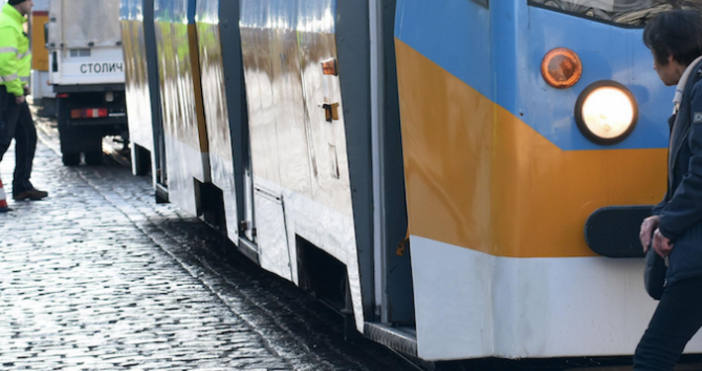 Два трамвая се удариха на столичния бул Христо Ботев между