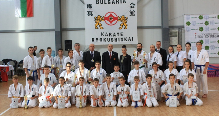 Каратеките от националния отбор на БКА ИКО България водени от световния