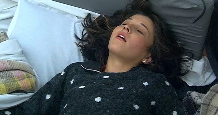 кадър Бтв Свирепа болка разкъса участничка в риалити формата и я