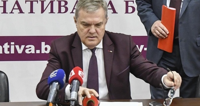 Снимка БулфотоОчакванията са Валери Симеонов да въдвори окончателна тишина и в пленарна