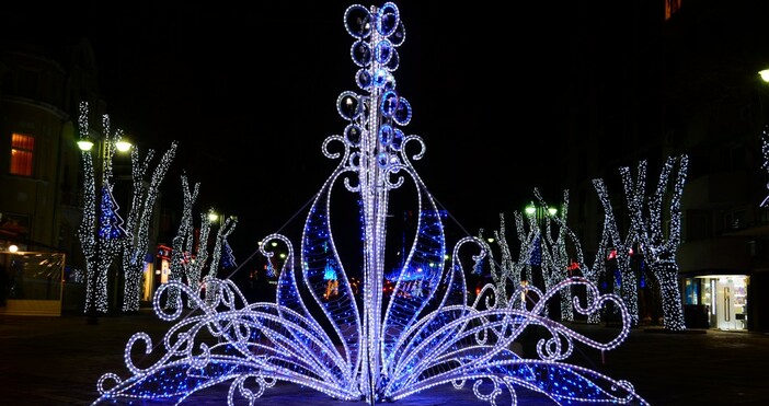 снимка Live Varna bgПразничната коледна и новогодишна украса във Варна тази година