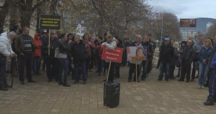 Жители на Перник излязоха на протест и поискаха всички отговорни