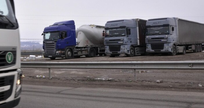 Снимка Булфото, архивНаши шофьори на камиони взимат по 5000 евро,