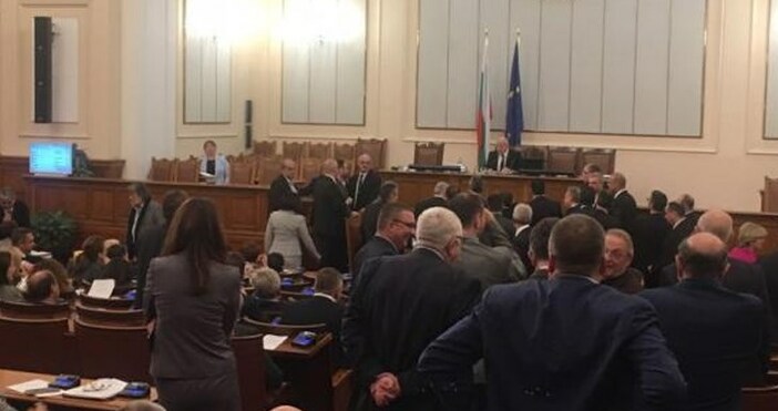 dunavmost comДнешното заседание на парламента бе прекратено при приемането на второ