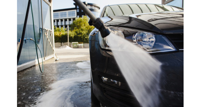 Revo Car Wash предлага автоматично външно и обстойно вътрешно почистване