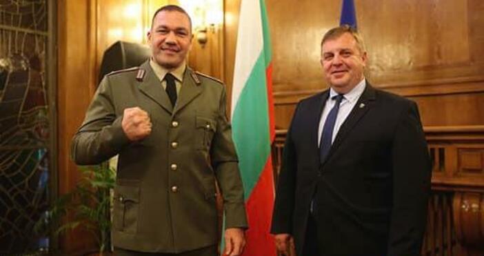 Един от най-успешните български боксьори Кубрат Пулев бе повишен от сержант