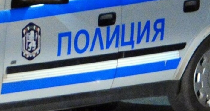 Неизвестни счупиха стъклата на полицейския участък в Златица навръх Коледа