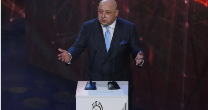 Министърът на спорта Красен Кралев празнува днес своя 53 ти рожден ден Той