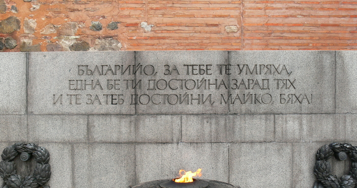Снимка УикипедияТрадиционният Богоявленски водосвет на бойните знамена флаговете и знамената